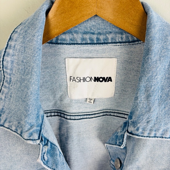 Fashion Nova Light Wash Crop Denim Jacket Size 1X - Picture 4 of 5
